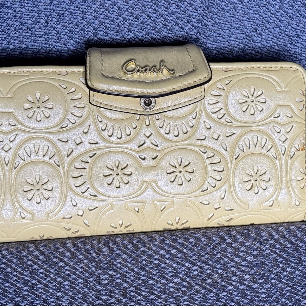 Pale yellow Coach leather wallet- vintage
